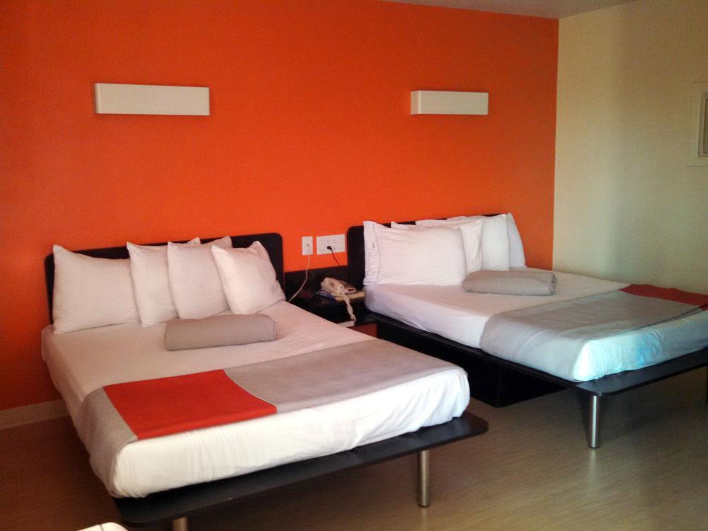 Cocoa Country Motel